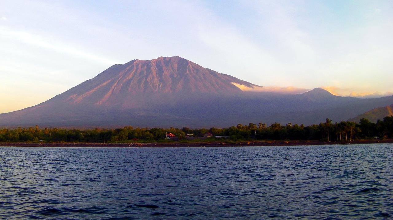Отель Bali Umah Tinjung Туламбен Экстерьер фото